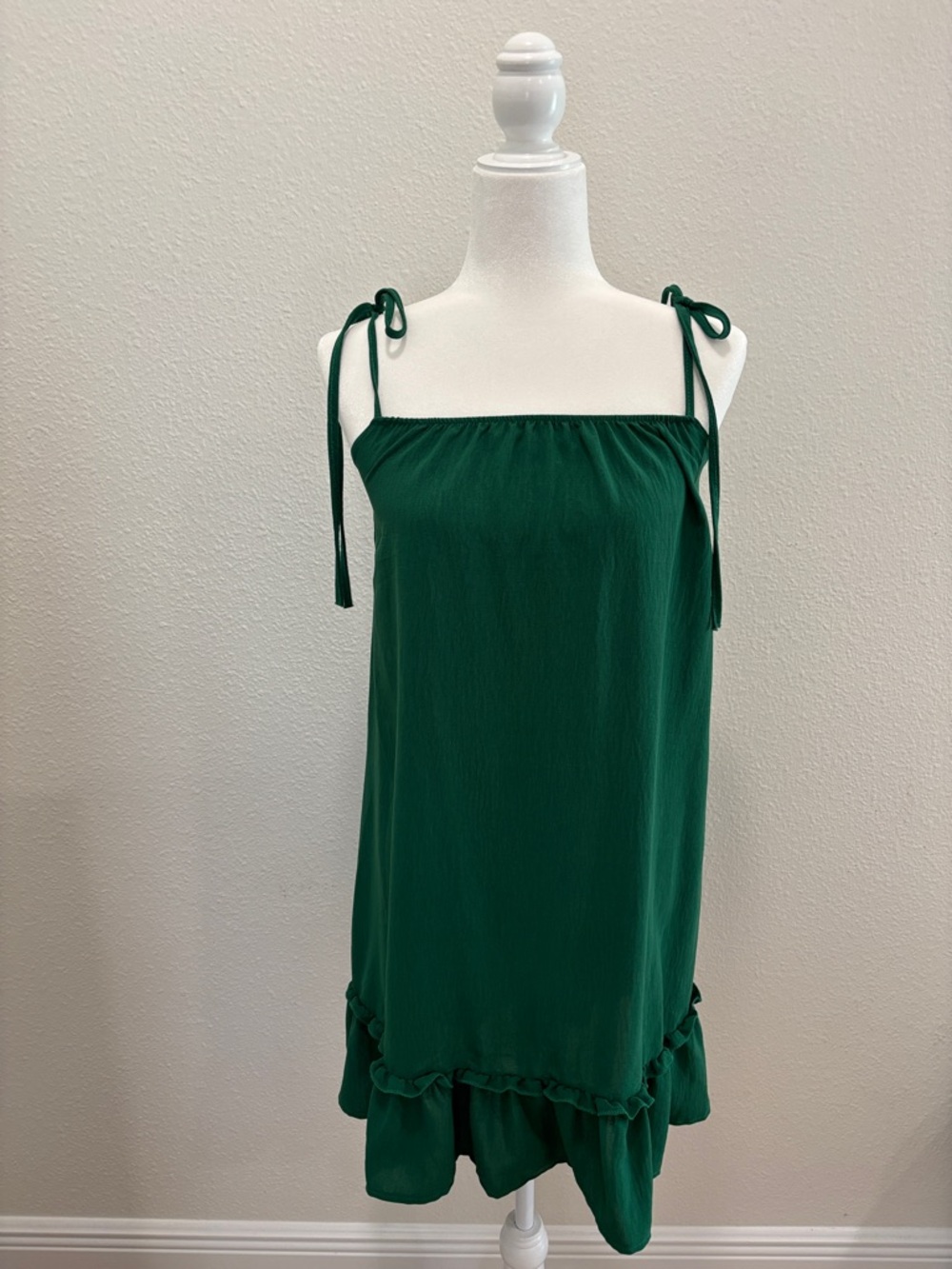 Perfect for Masters week Green Tie-Shoulder Ruffle Hem Sundress.r